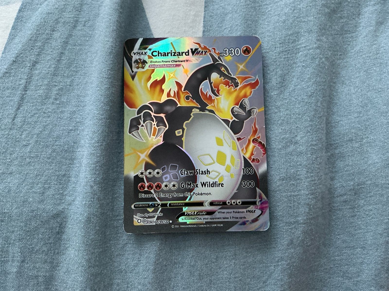 Zeldzame Shiny Charizard VMAX - Beschadigd maar uniek, Ophalen of Verzenden, Gebruikt, Losse kaart, Foil