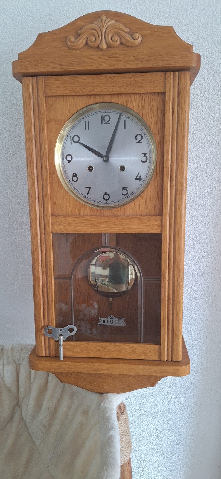 Mooie houten wandklok met slinger, Ophalen