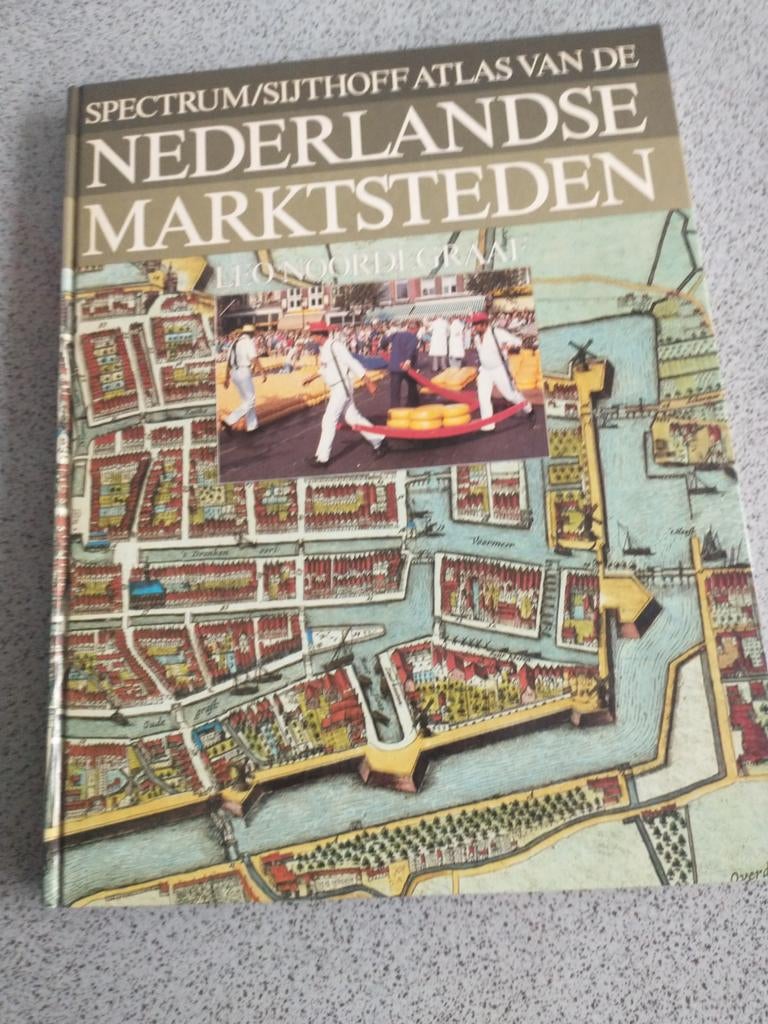 Atlas van de Nederlandse marktsteden, Boeken, Ophalen of Verzenden, Zo goed als nieuw