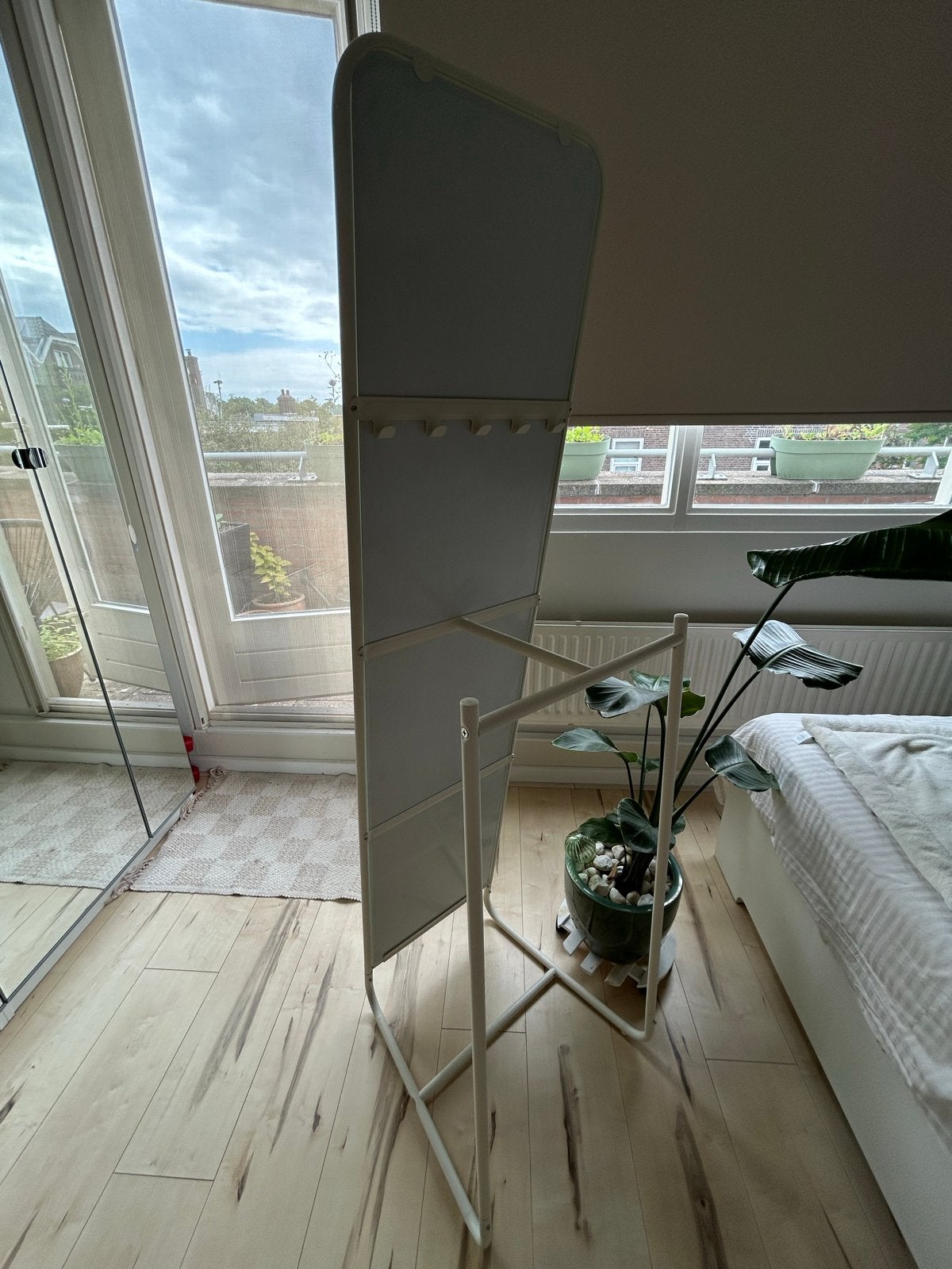 Ikea Knapper spiegel met kledingrek, Ophalen, Rechthoekig, Minder dan 50 cm, 150 tot 200 cm