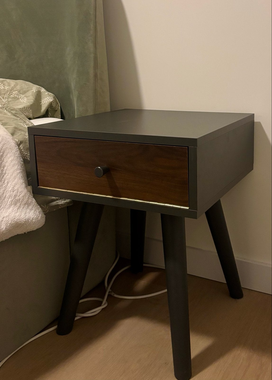 Nachtkastje met lade - Modern design, Gebruikt, Minder dan 45 cm, Hout, 55 tot 70 cm
