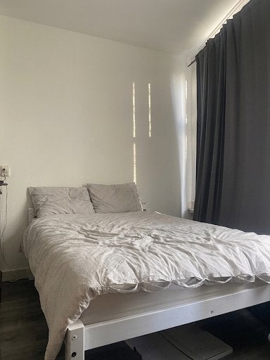bed with mattress, Huis en Inrichting, Slaapkamer | Bedden, Zo goed als nieuw, Tweepersoons, 140 cm, 200 cm, Hout, Wit, Ophalen