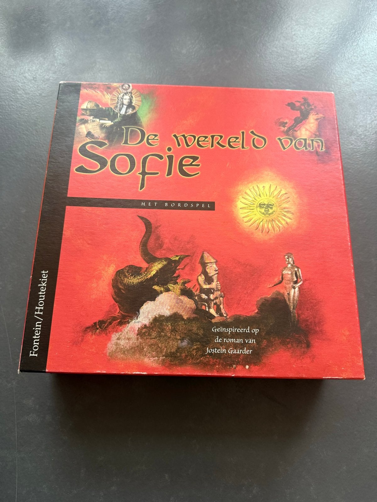 De Wereld van Sofie - Het Bordspel (Geïnspireerd op de roman, Hobby en Vrije tijd, Gezelschapsspellen | Bordspellen, Drie of vier spelers