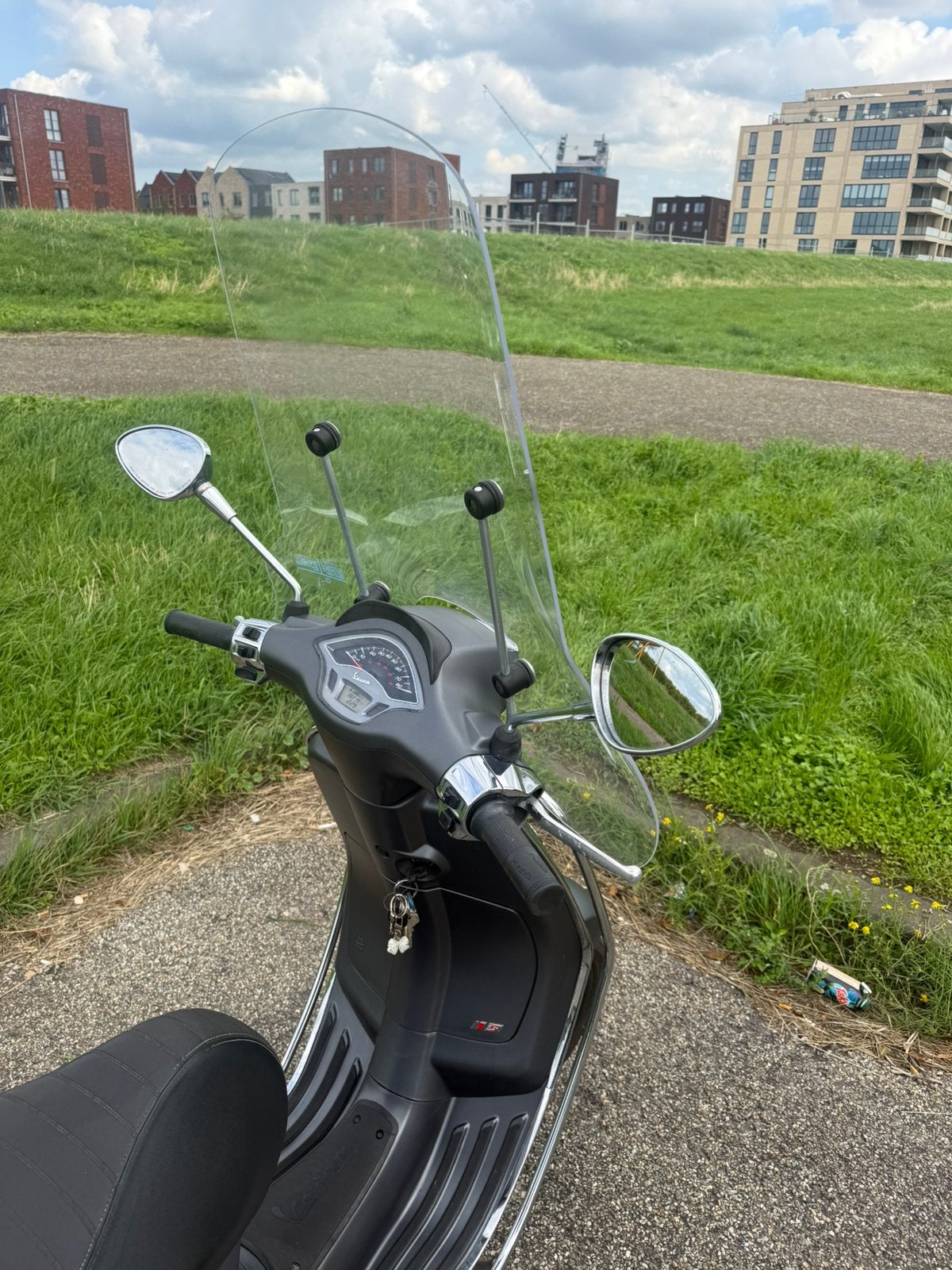 Vespa scooter, Ophalen, Zo goed als nieuw, Benzine