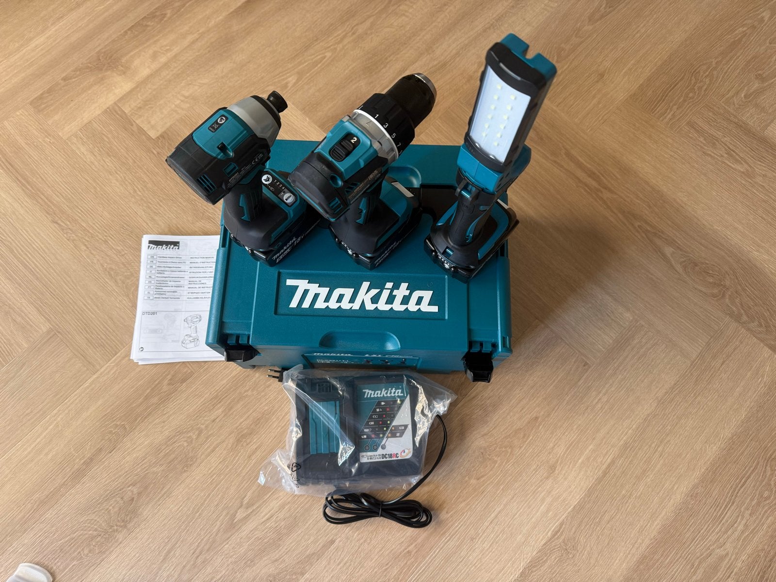 Makita combiset DLX3211TJ3-kit 18V 3x 5.0Ah, Doe-het-zelf en Verbouw, Gereedschap | Boormachines, 600 watt of meer, Nieuw, Ophalen of Verzenden