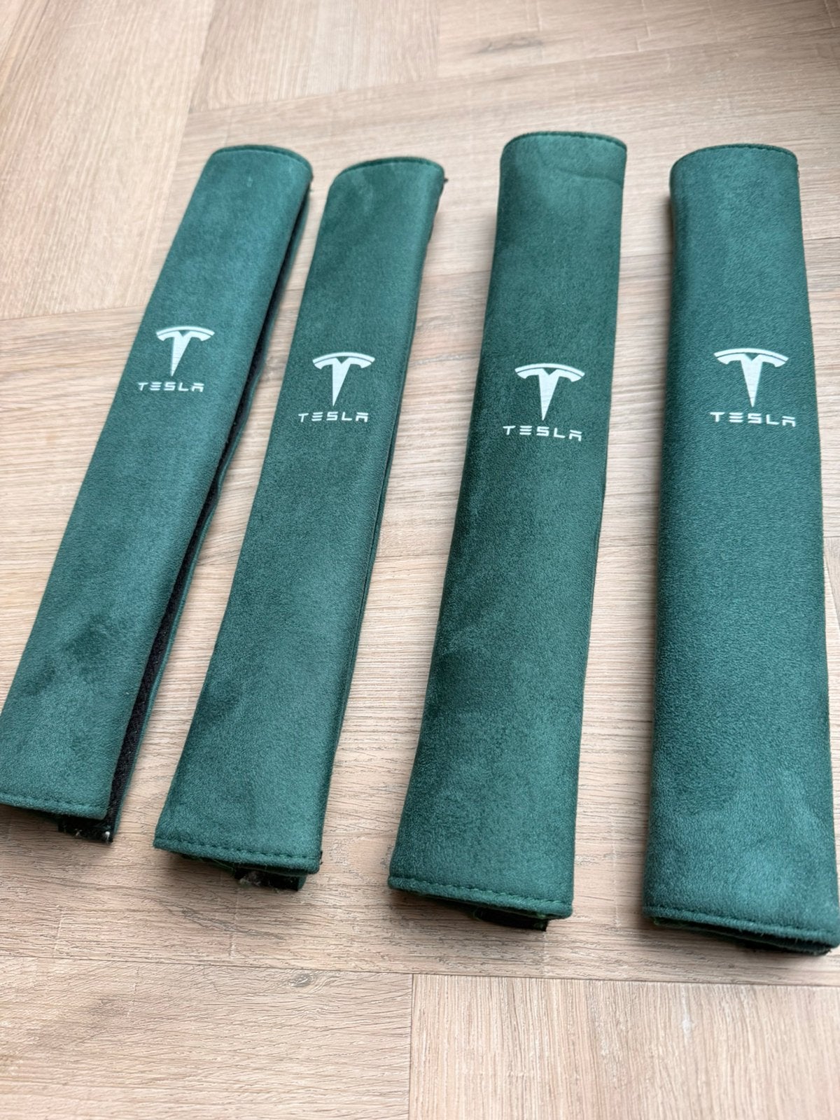 Tesla suède gordelhoezen 4x, Ophalen of Verzenden, Zo goed als nieuw