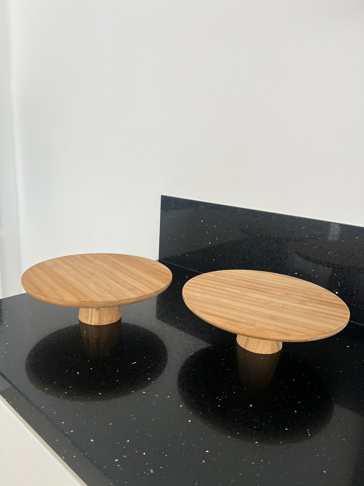 Nieuw Taart/gebak serveerschaal - plat - rond - bamboe hout, Huis en Inrichting, Woonaccessoires | Etagères, Ophalen of Verzenden
