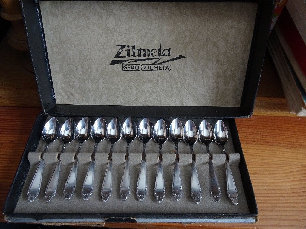 RETRO DOOS MET ZILMETA LEPELTJES, Ophalen of Verzenden, Zo goed als nieuw, Rvs of Chroom, Bestekset