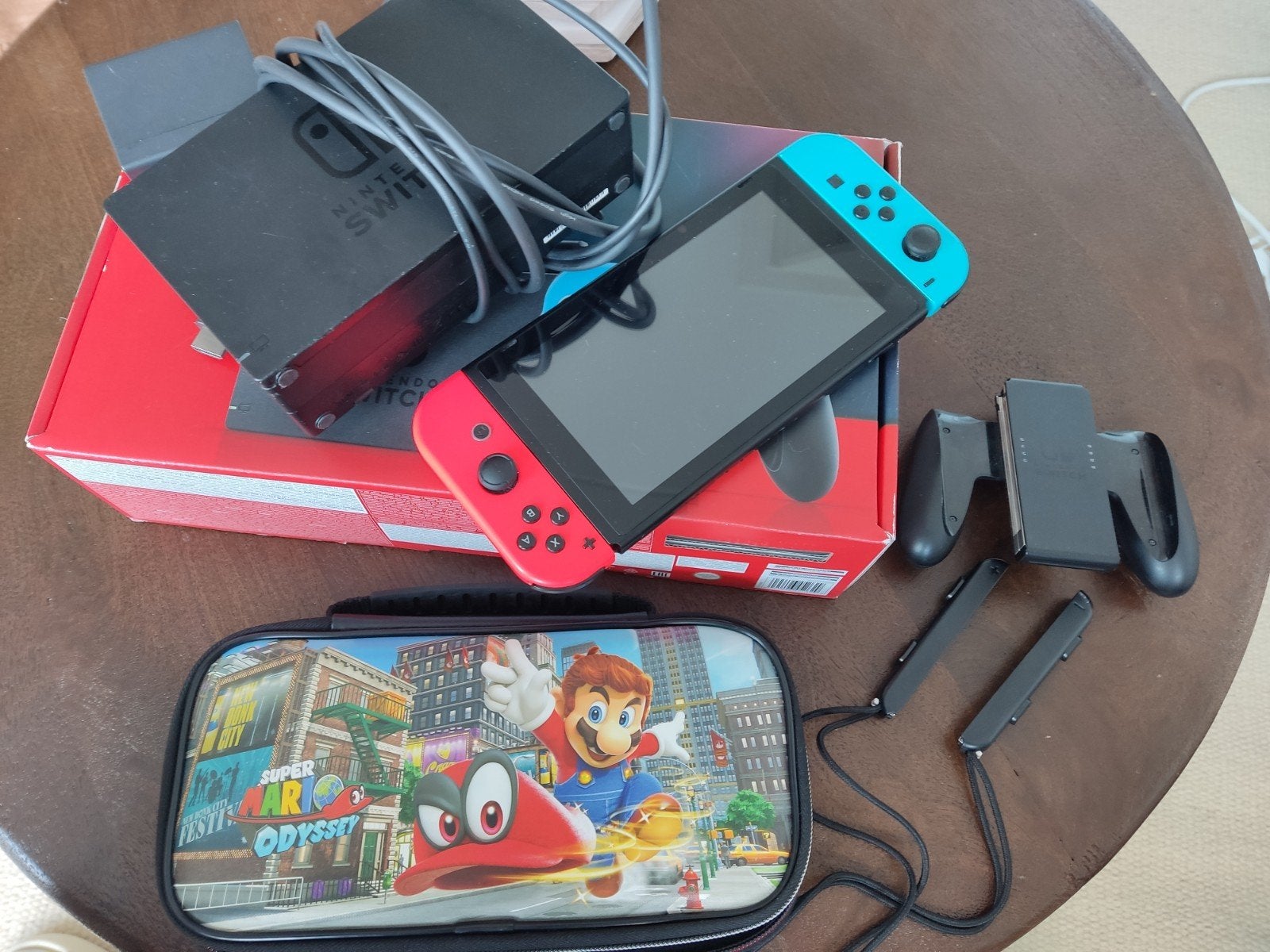 Nintendo Switch (2019 Upgrade) met accessoires en games, Switch 2019 Upgrade, Met games, Met 2 controllers, Ophalen of Verzenden