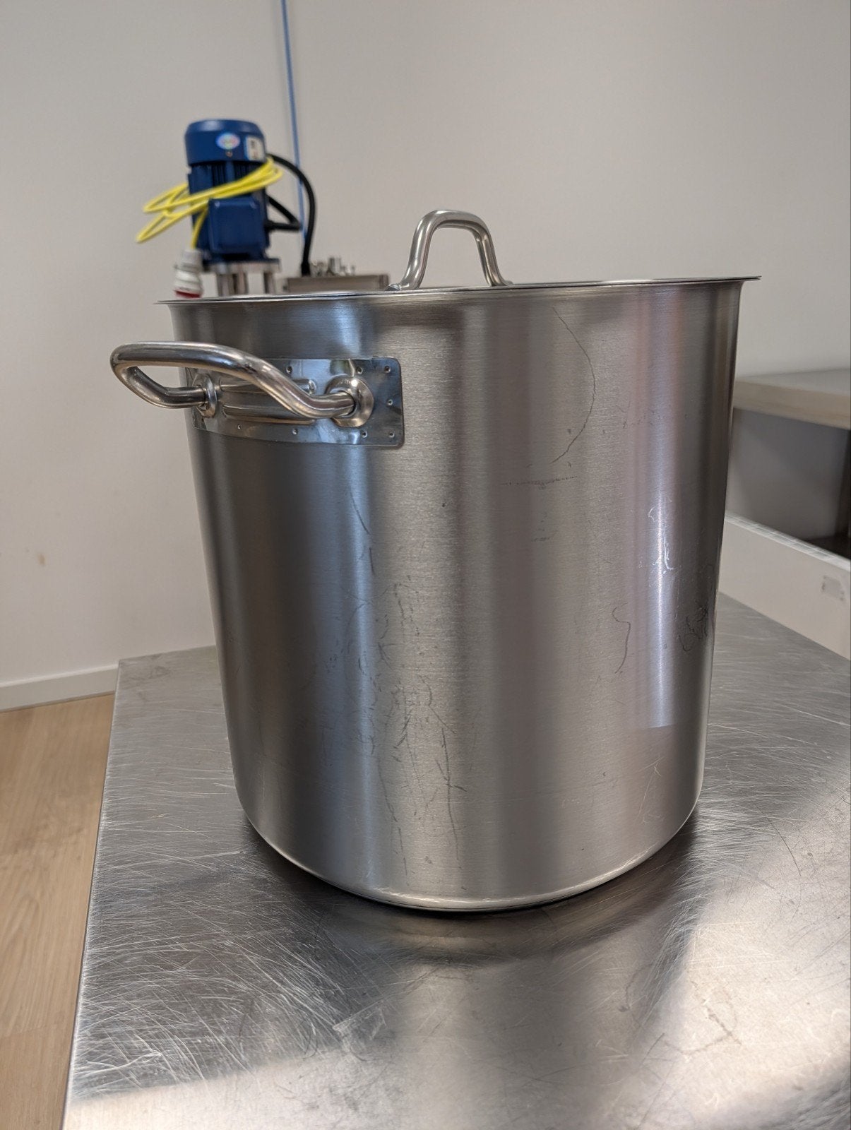 Grote RVS Kookpan met Deksel - hendi 36L 5 stuks, Ophalen, Zo goed als nieuw, Rvs, Kookpan