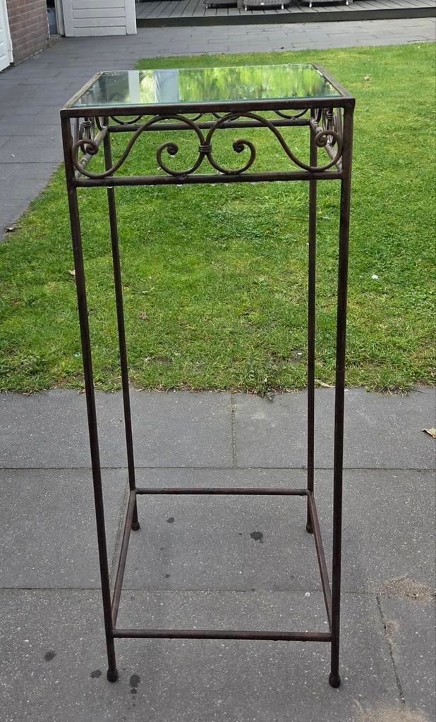Bijzettafel van ijzer met glasplaat hoogte 77 cm  breedte 30, Ophalen, Minder dan 55 cm, Gebruikt, Metaal of Aluminium