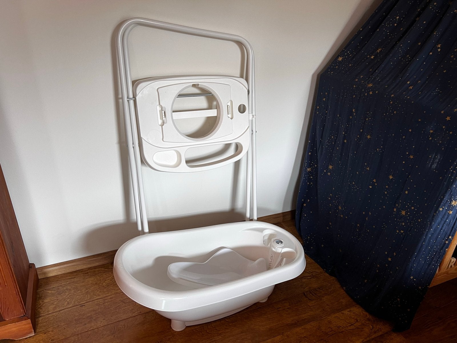 Bébé-jou babybadje met standaard en thermometer, Kinderen en Baby's, Badjes en Verzorging, Ophalen, Zo goed als nieuw, Badje, Bébé-jou