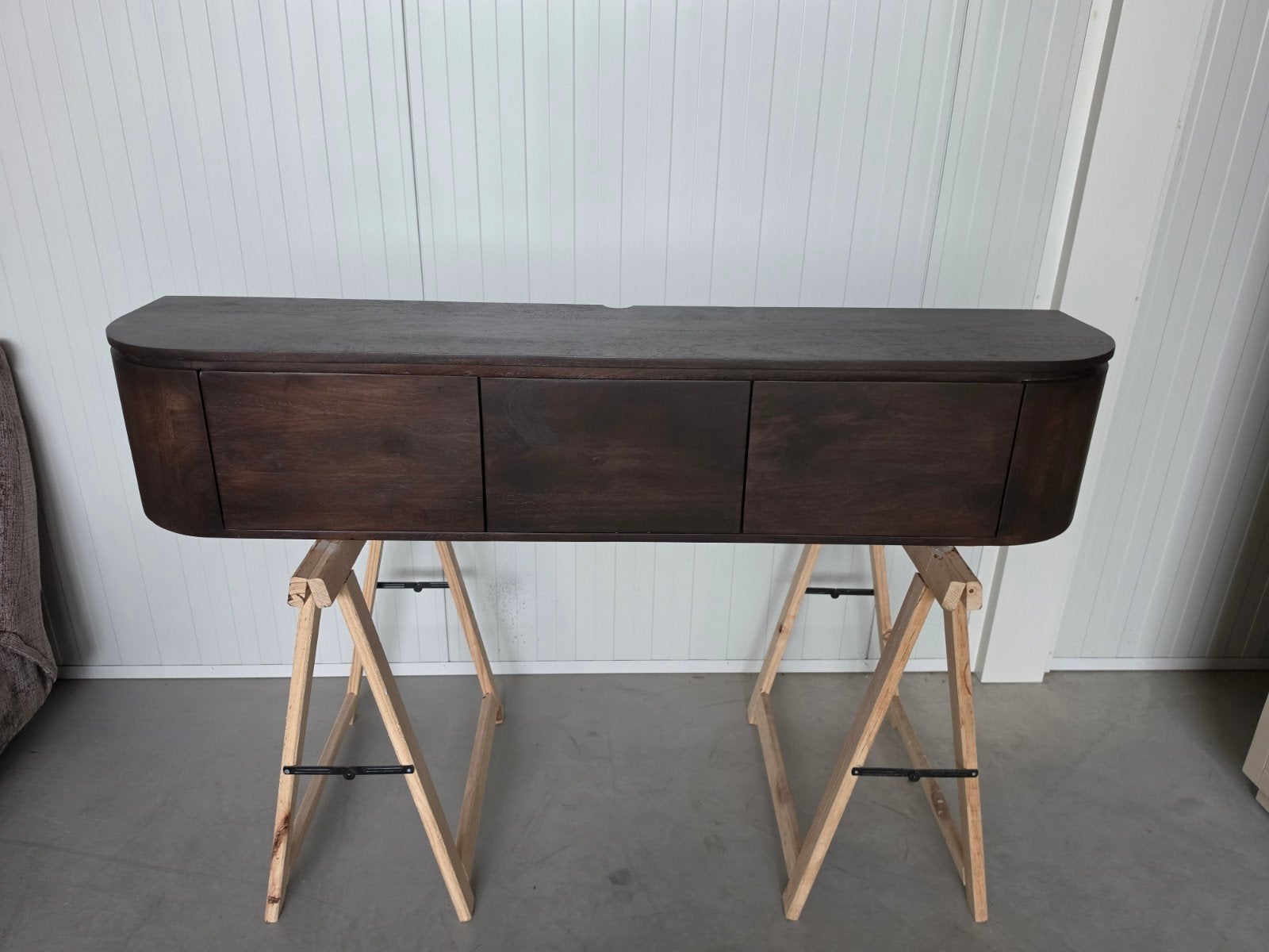 Tv-meubel Excellent bruin 160 cm - zwevend of staand, Info@meubeloutletmeppel.nl, Excellent, 150 tot 200 cm, Ophalen of Verzenden