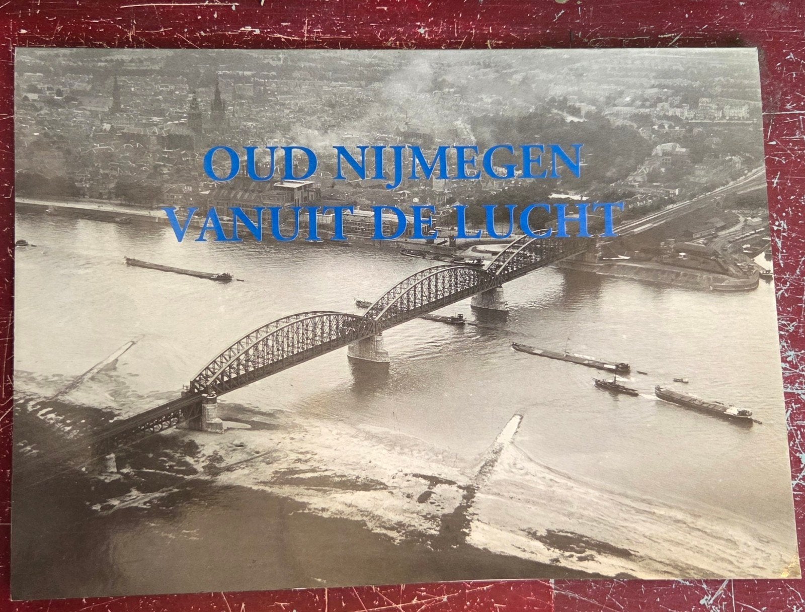Oud Nijmegen vanuit de lucht - Drs. Melchior de Grood, Boeken, Ophalen of Verzenden, 20e eeuw of later, Gelezen, Drs. Melchior de Grood