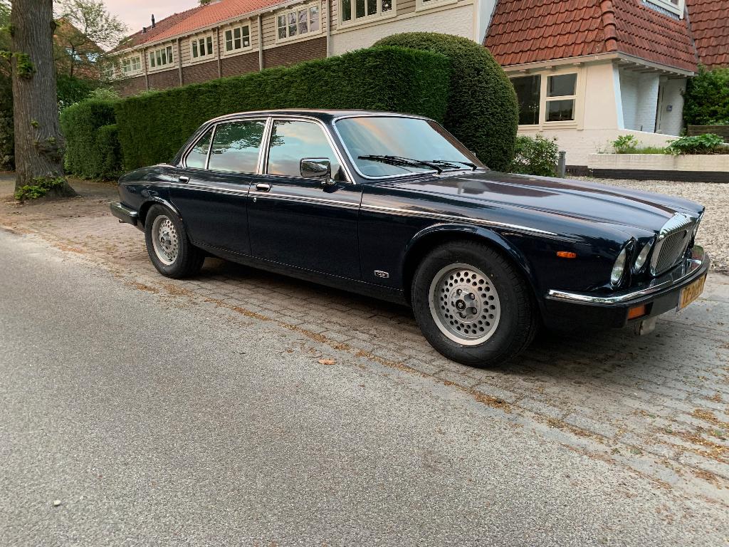 Daimler Double Six 1986 Blauw, Automaat, Achterwielaandrijving, Beige, 12 cilinders