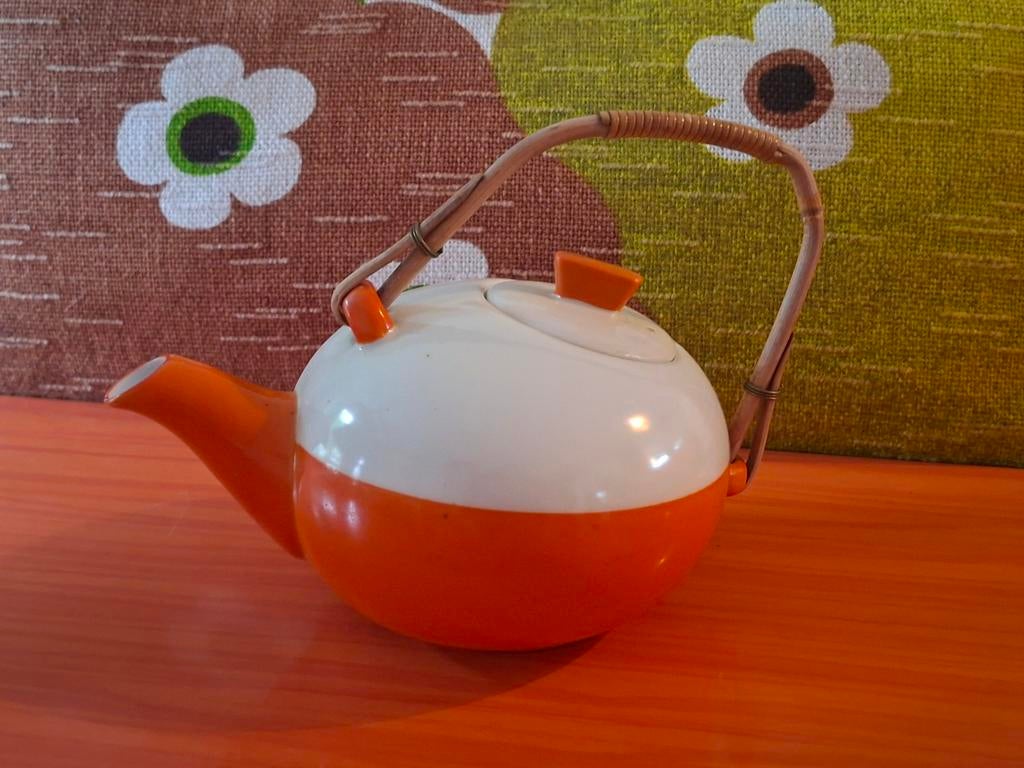 Vintage Oranje en Wit Art-Deco Theepotje  , Theepot/fluitketel, Gebruikt, Ophalen of Verzenden, Steen/keramiek
