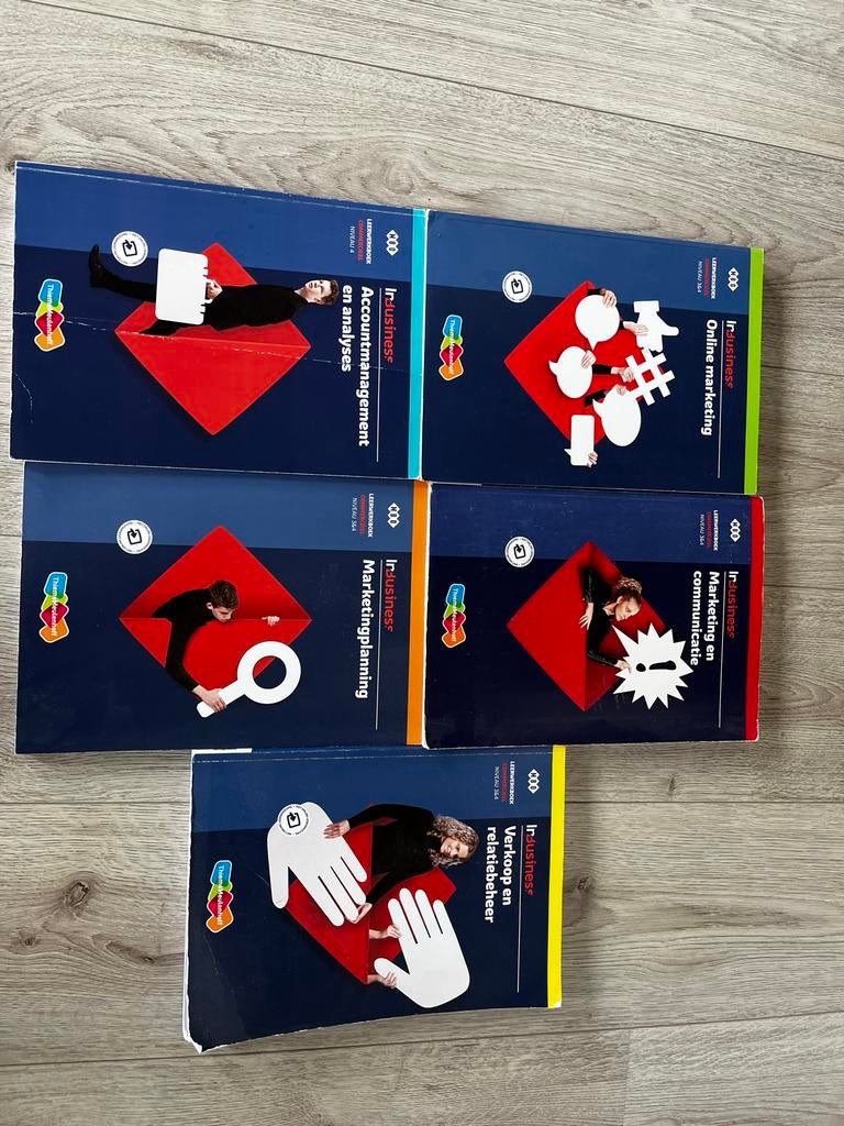 MBO Junior Accountmanager economie boeken, Ophalen, Zo goed als nieuw, Overige niveaus, Economie