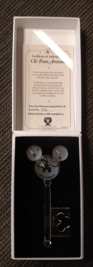 Disney arribas brothers pass annuel glass key, Ophalen of Verzenden, Overige figuren, Zo goed als nieuw, Overige typen