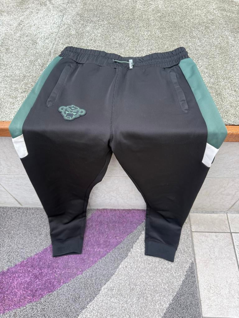 Black bananas, Zwarte sportbroek maat M, Kleding | Heren, Sportkleding, Ophalen, Maat 48/50 (M), Zwart, Zo goed als nieuw