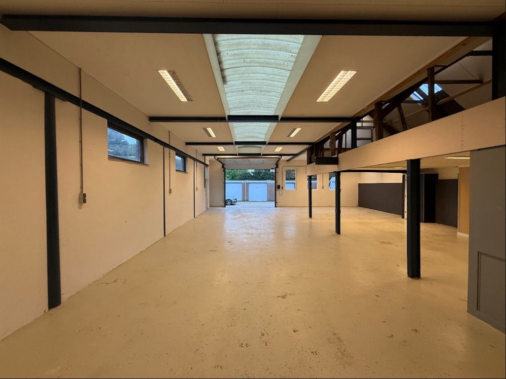 BEDRIJFSRUIMTE TE KOOP IN RENKUM – 235 M²!, Huizen en Kamers, Gelderland