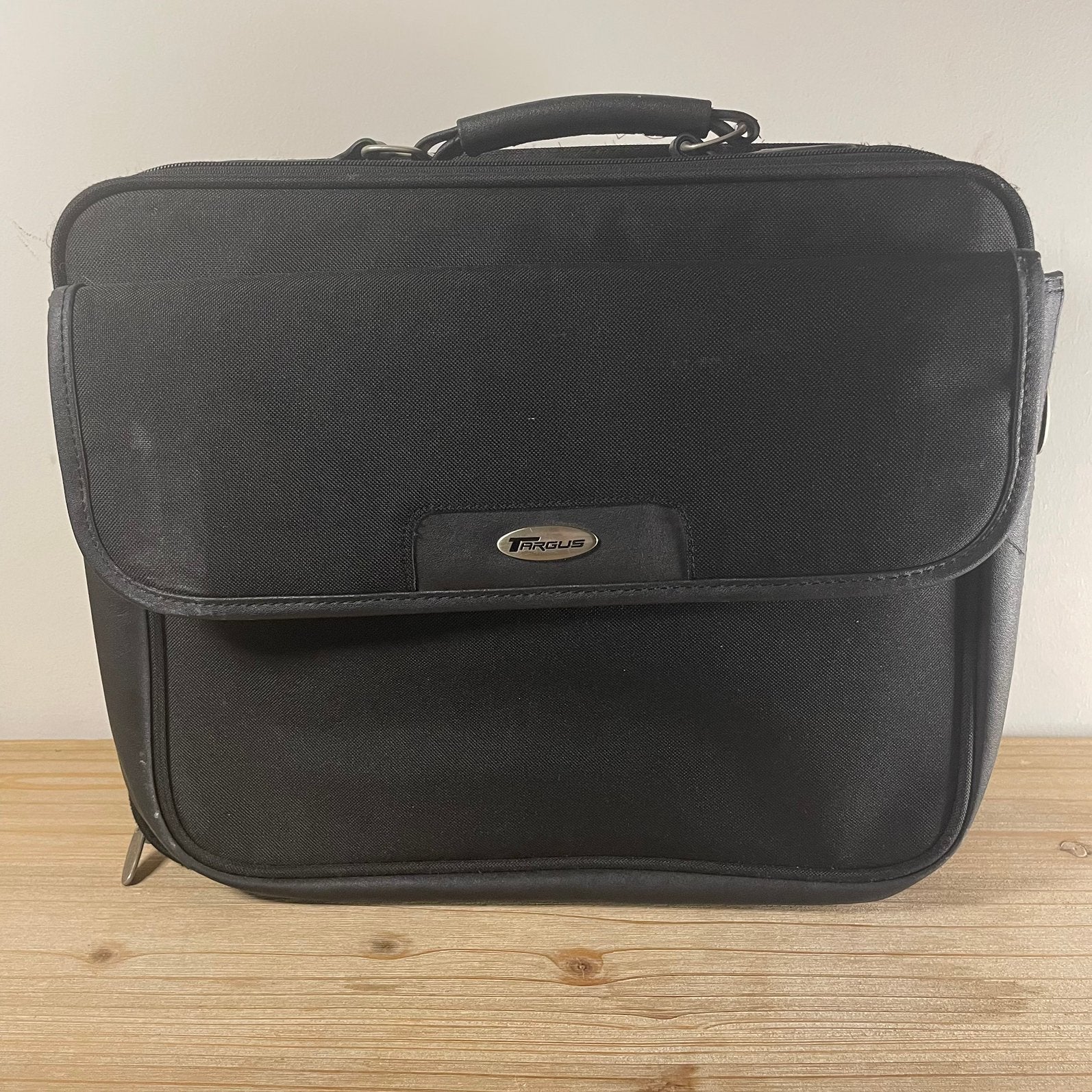 Targus Laptoptas, Computers en Software, Laptoptassen, Ophalen of Verzenden, 17 inch of meer, Zo goed als nieuw, Aktetas