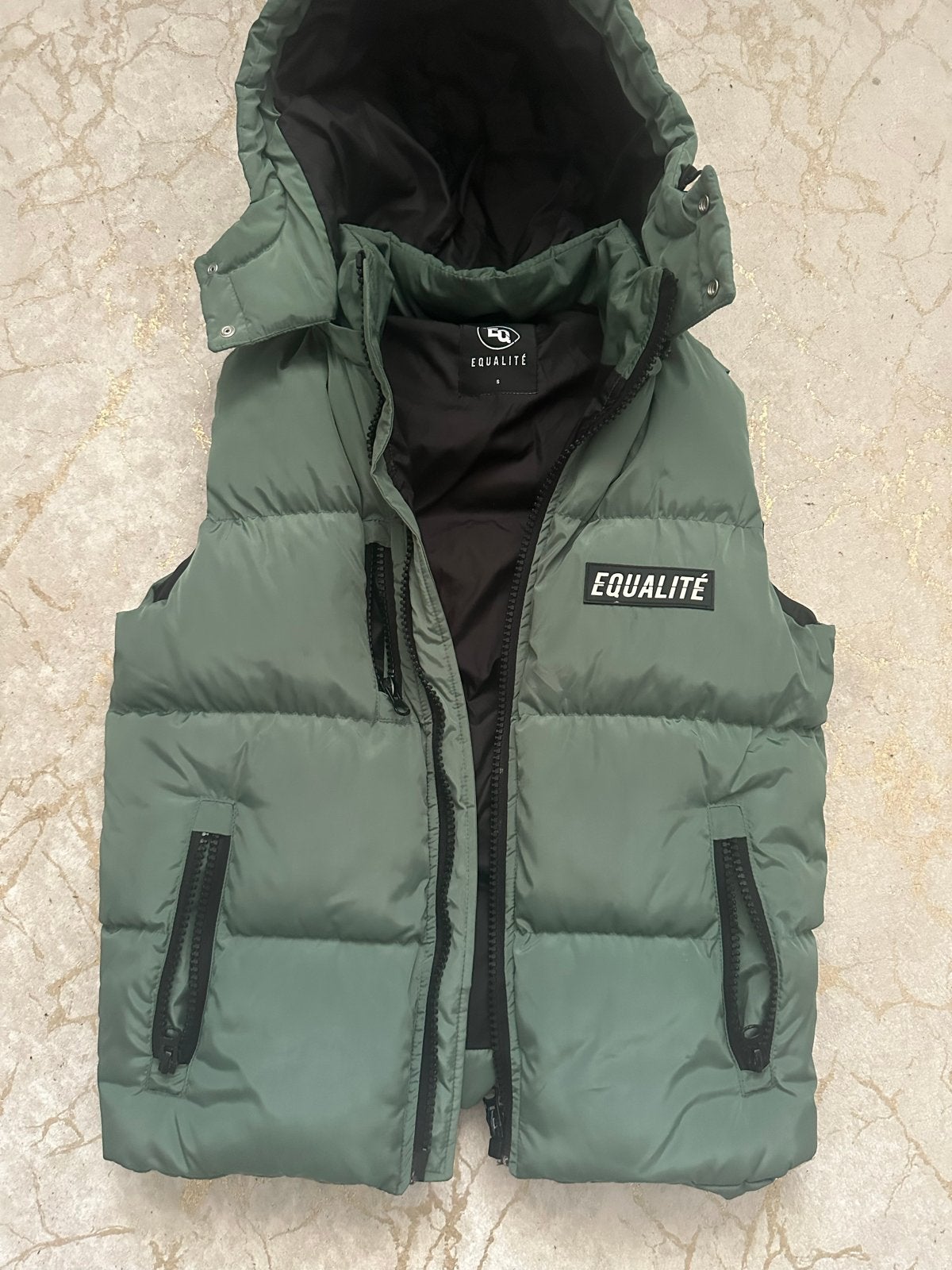 Equalite bodywarmer groen, Ophalen