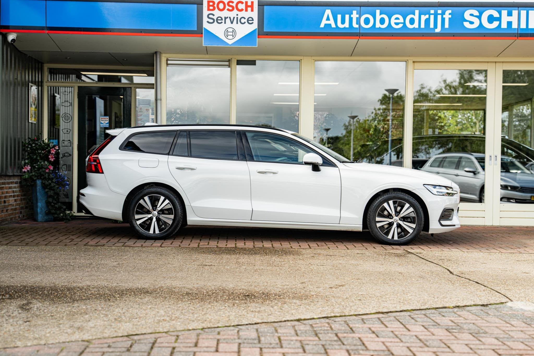 Volvo V60 2.0 B3 Momentum Advantage, Auto's, 12 maanden, Euro 6, 4 cilinders, Origineel Nederlands