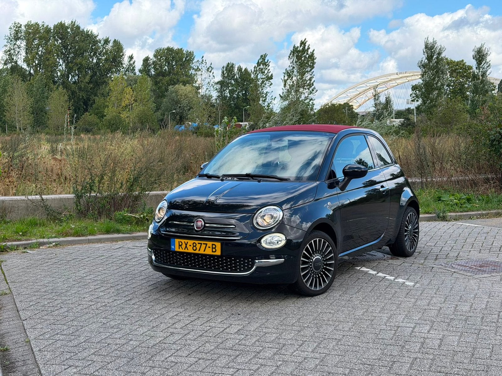 Fiat 500C 0.9 80pk Turbo Twinair 2018 Zwart Rood cabrio, 31 €/maand, Cabriolet, Zwart, Origineel Nederlands