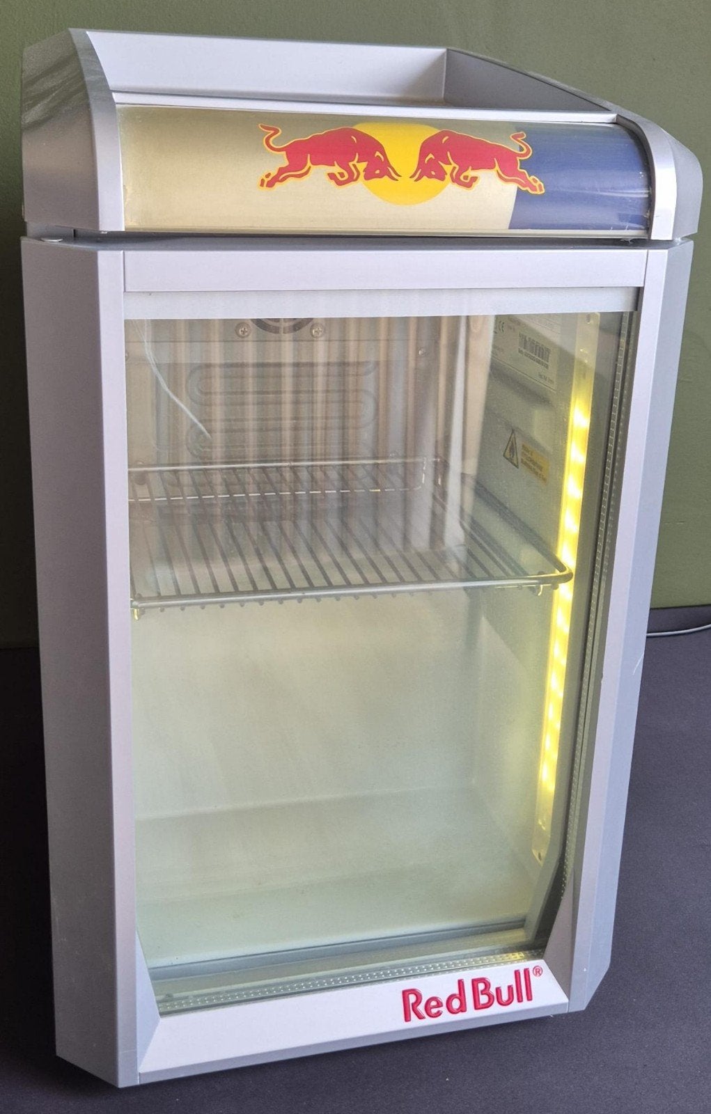 Red Bull Mini Koelkast - Perfect voor Drankjes, Ophalen, Zonder vriesvak, Minder dan 45 cm, Minder dan 85 cm