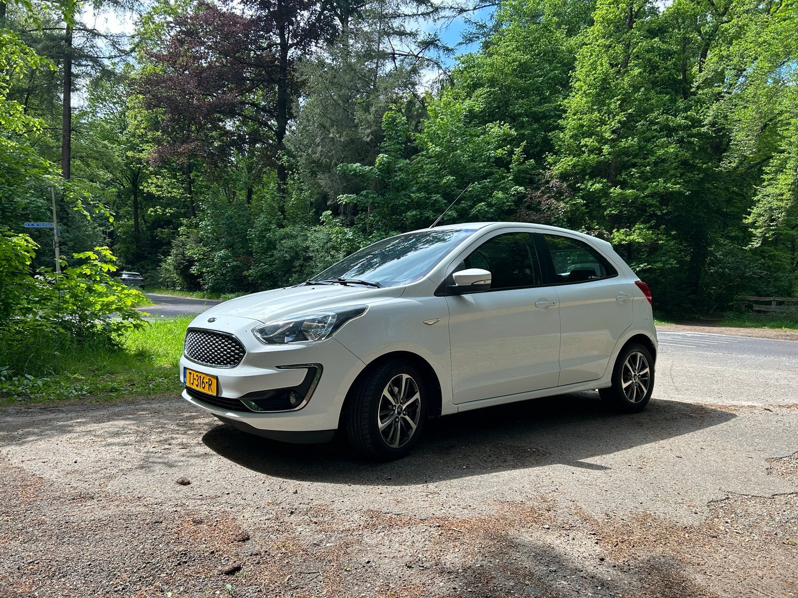 Ford Ka+1.2 85pk 2018 Wit, Auto's, Voorwielaandrijving, Stof, 40 €/maand, Zwart