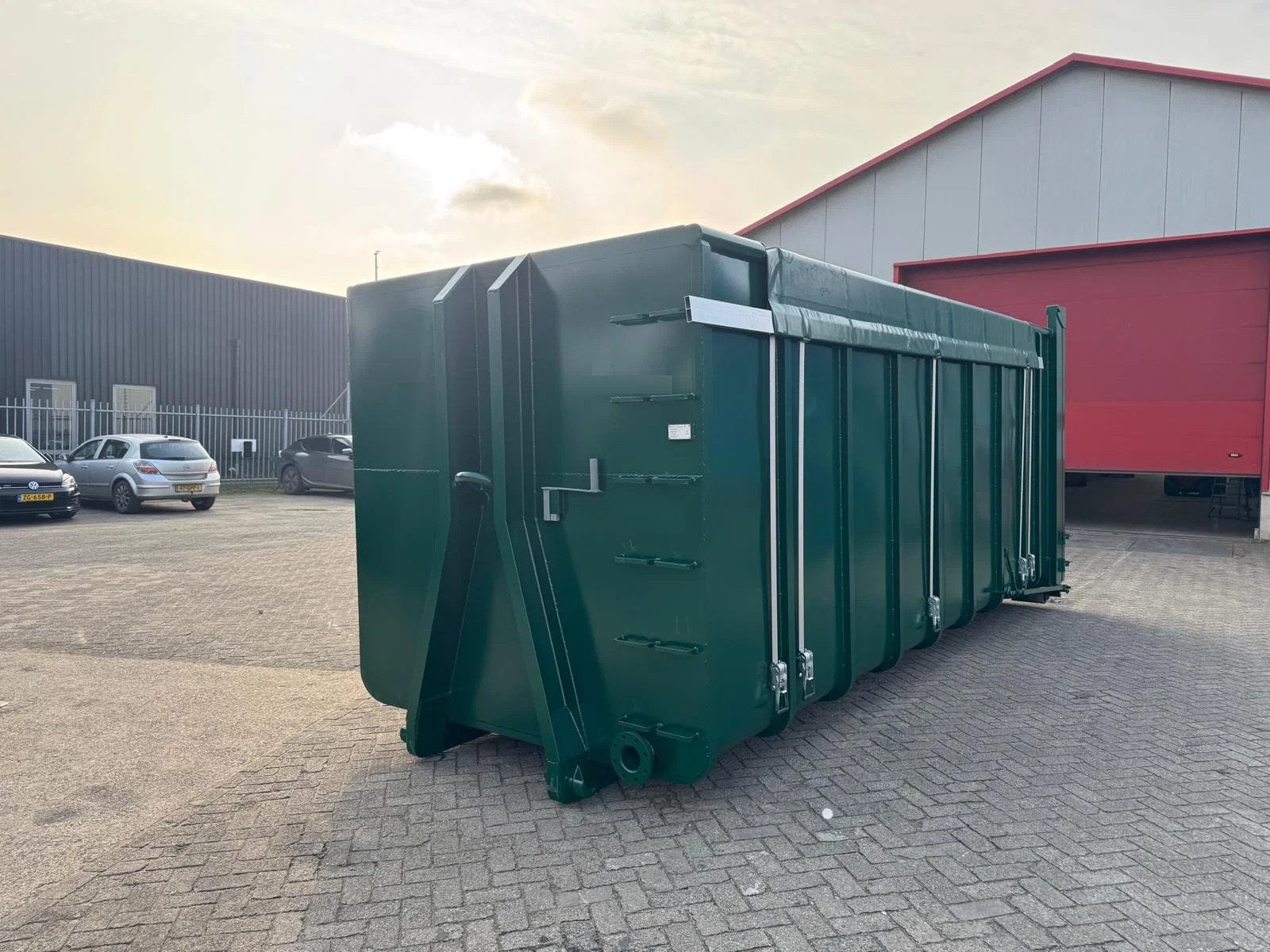 VERNOOY VLOEISTOFDICHT 40m3, Dave Vernooij, Dave@vernooy.nl, Kellensedwarsweg 9
4004 JC  Tiel, NL