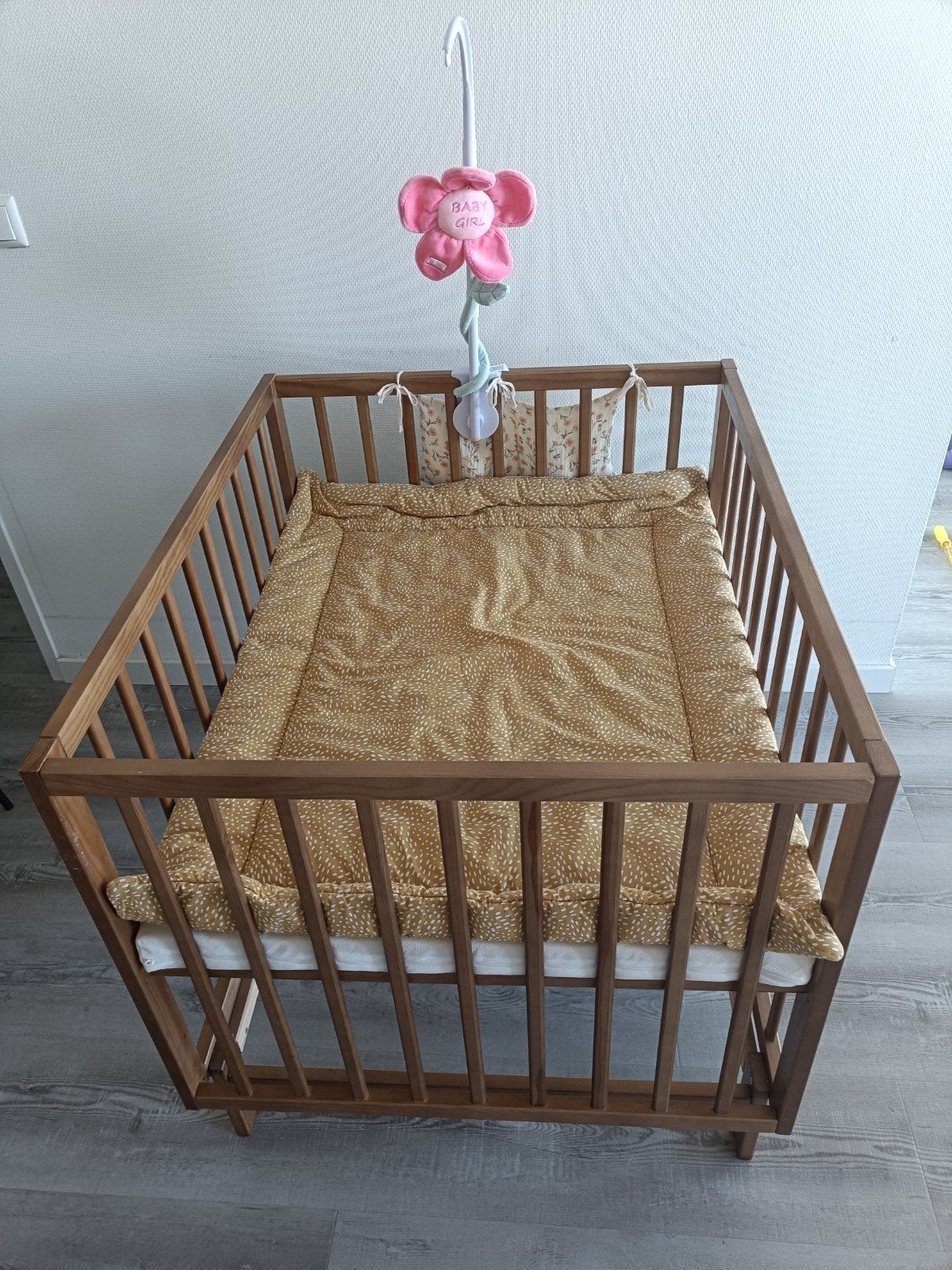 Box Novi Olivia Walnut – Inclusief matras en boxkleed, Ophalen of Verzenden, Gebruikt, Boxkleed