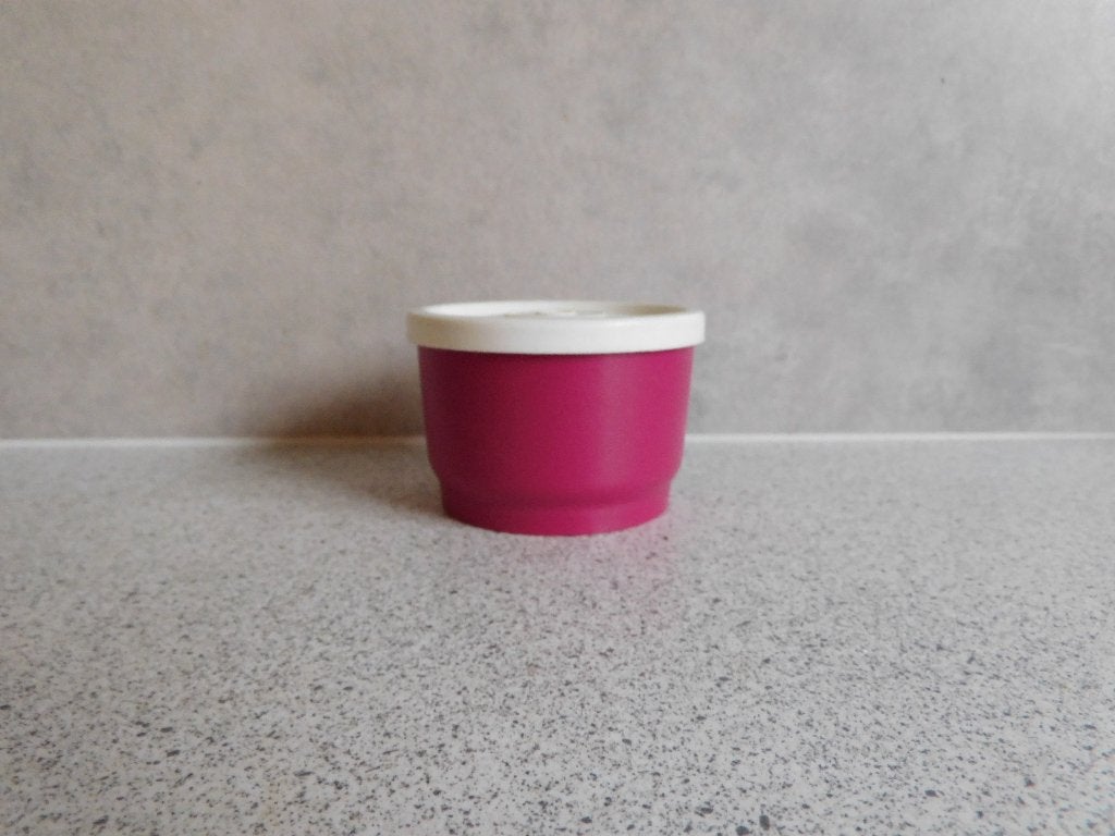 Tupperware Snack cup 110 ml. Cerise Wit, Ophalen of Verzenden, Zo goed als nieuw, Rood, Overige typen