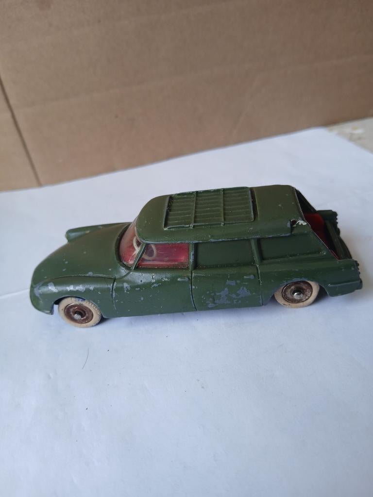 Citroën break ID19. Dinky toys, opknapper, Ophalen of Verzenden, Gebruikt, Auto, Dinky Toys