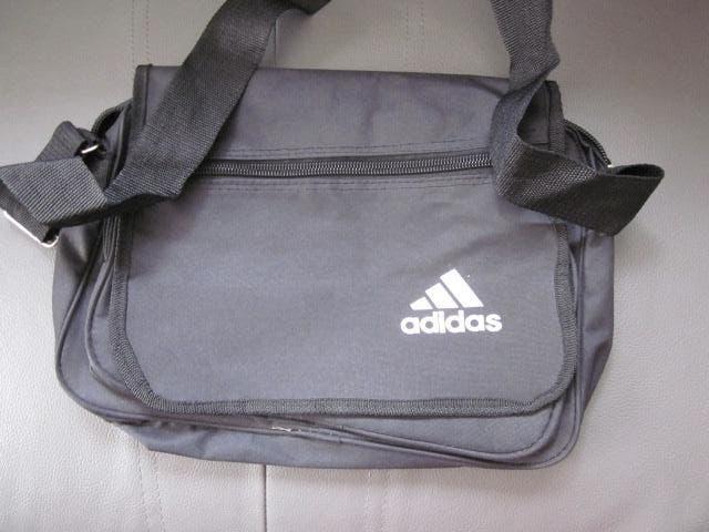 adidas laptop tas/ schoudertas/veel vakken/schouderriem, Computers en Software, Laptoptassen, 12 inch of minder, Ophalen of Verzenden