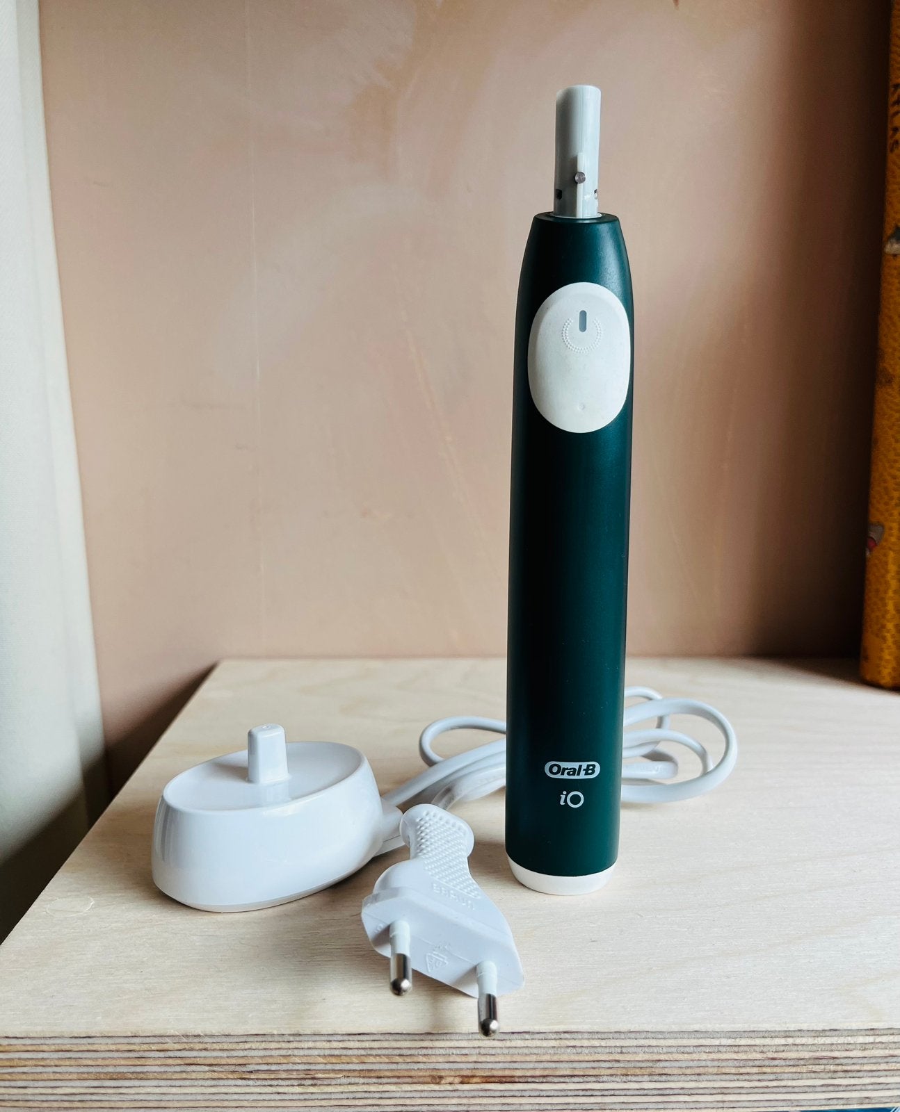Oral B iO 2 izgs kleur groen, met oplader zonder borsteltje, Ophalen of Verzenden, Zo goed als nieuw, Tandenborstel