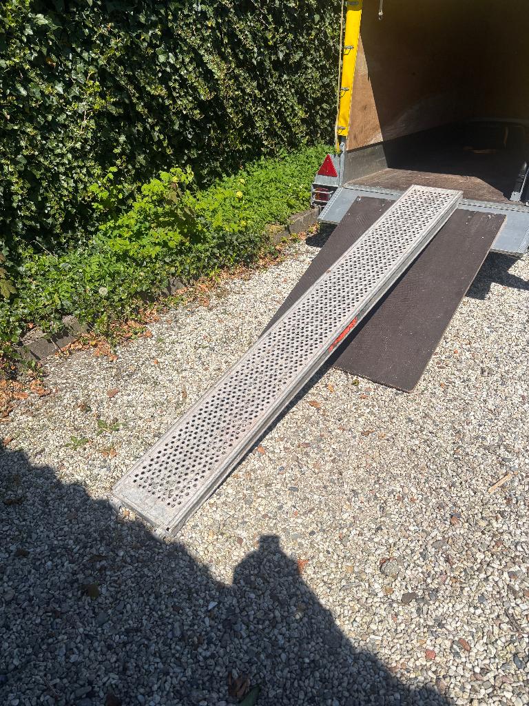 Bijna gratis op te halen Oprijplaat, Auto diversen, Aanhangwagen-onderdelen, Ophalen, Zo goed als nieuw