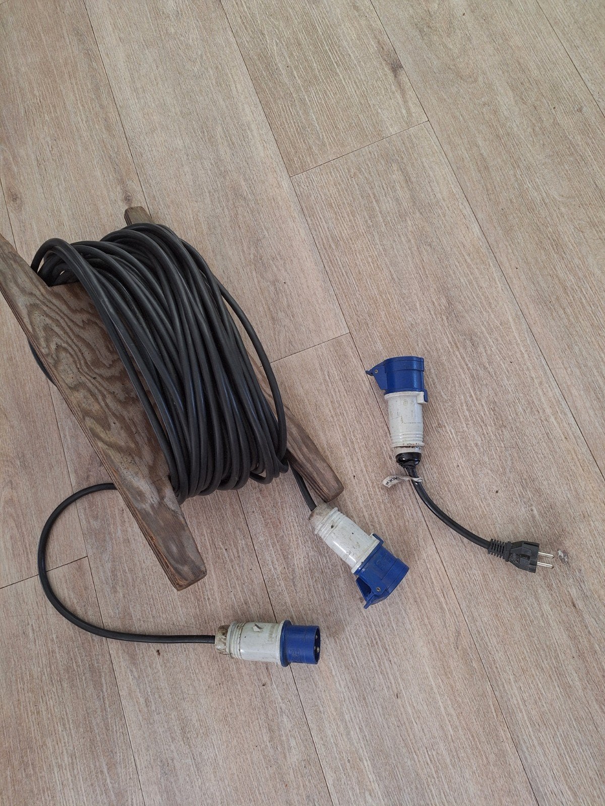 Elektriciteitssnoer camping 40m met CEE stekkers, Ophalen