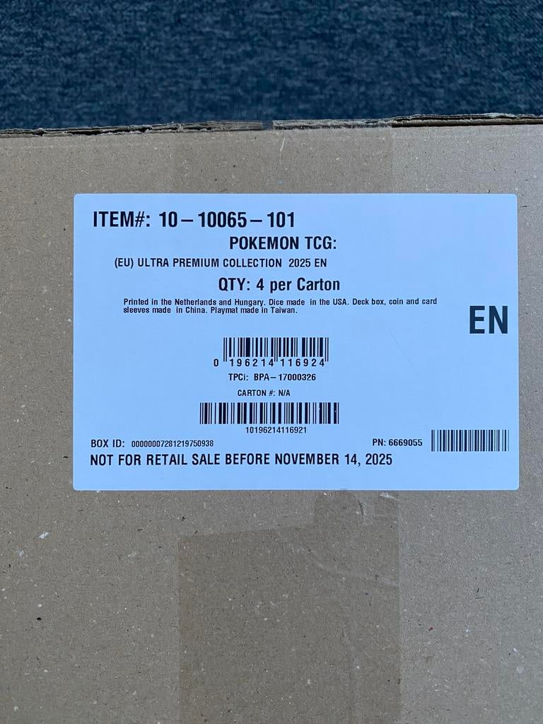Charizard Upc Case, Hobby en Vrije tijd, Verzamelkaartspellen | Pokémon, Ophalen of Verzenden, Zo goed als nieuw