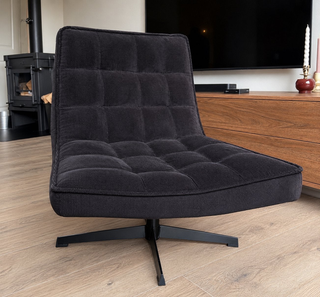 Zwarte draaibare fauteuil van ribstof, Ophalen, Zwart, Zo goed als nieuw, Eén