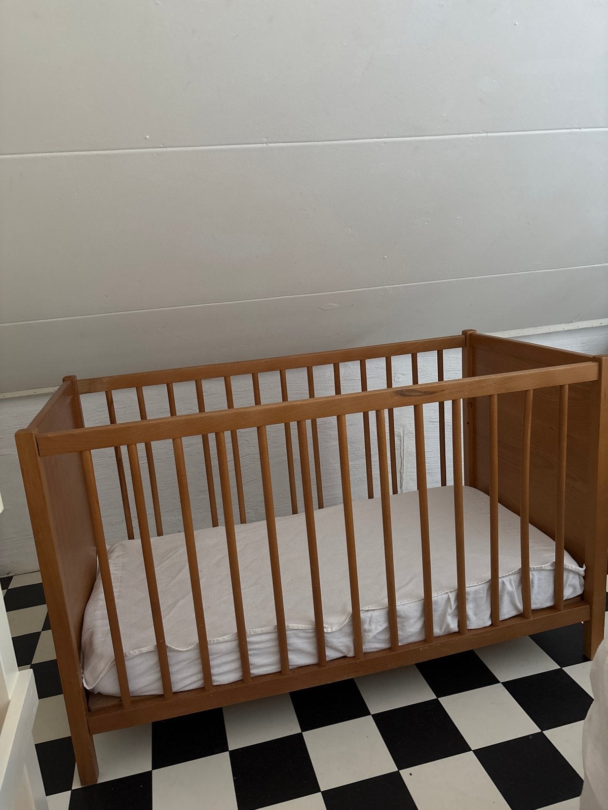 Stevig houten kinderledikantje . Merk Kibofa, Kinderen en Baby's, Babywiegjes en Ledikanten, Ophalen, Gebruikt, Ledikant