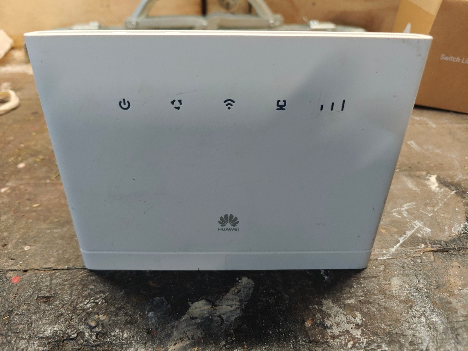Huawei B315s-22 4G LTE Router met Modem, Ophalen of Verzenden, Zo goed als nieuw, Router met modem, Huawei