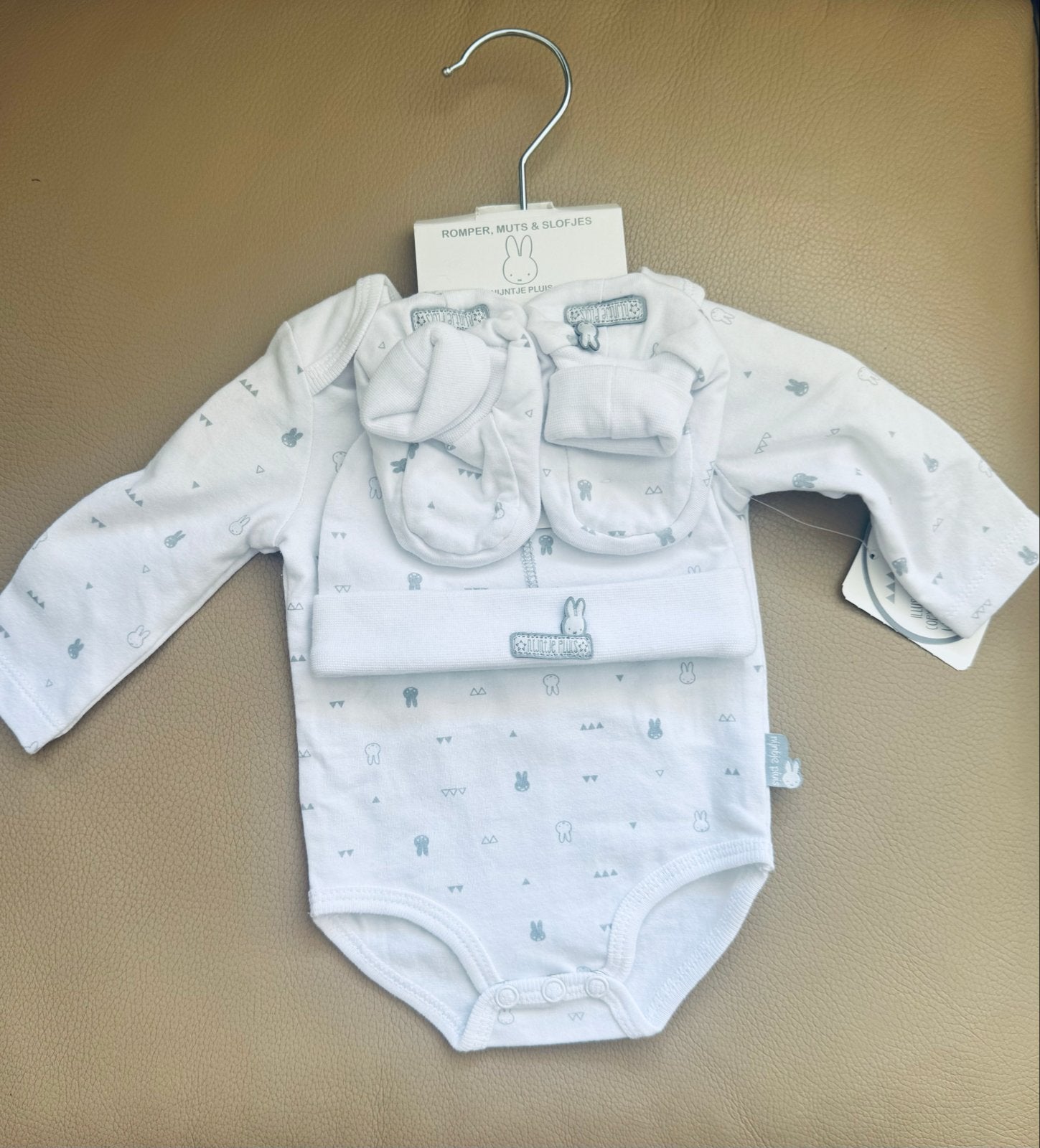 Nijntje Romper, Muts & Slofjes Set - Nieuw, Ophalen of Verzenden, Nieuw, Jongetje of Meisje