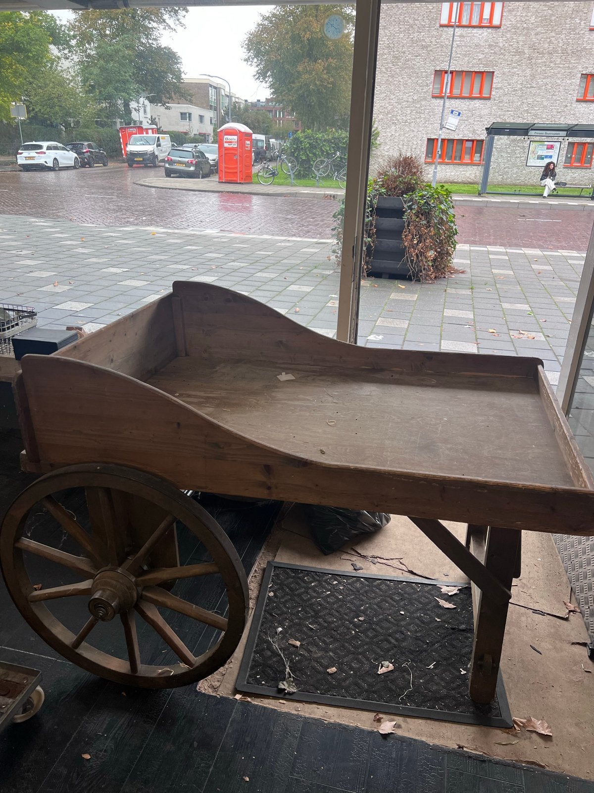 Houten kar met wielen, Ophalen