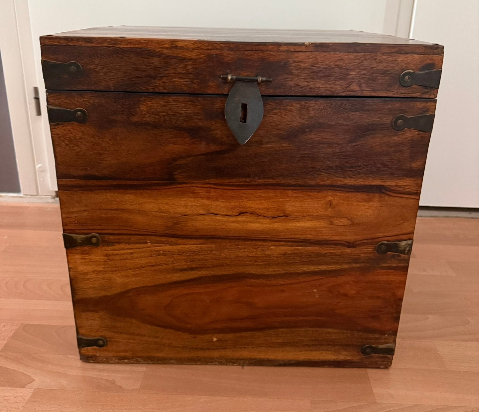 Houten koloniaal kleuren kist, Huis en Inrichting, Woonaccessoires | Kisten, Ophalen, Minder dan 50 cm, Gebruikt, Minder dan 50 cm