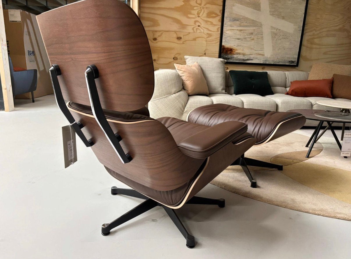 Vitra Eames lounge chair + ottoman Notenhout premium Marron