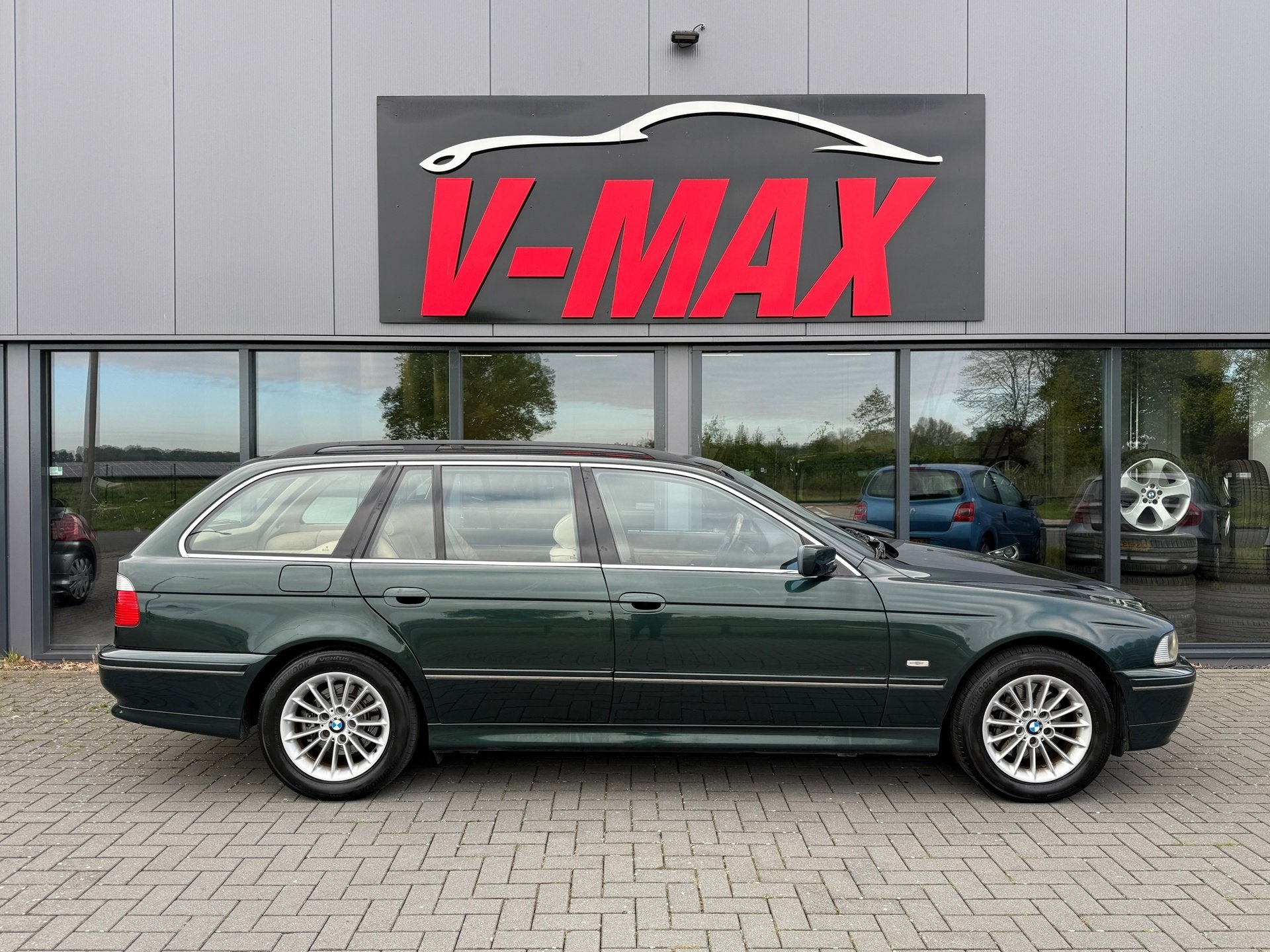 BMW 530i Touring AUT Lifestyle Edit Xenon Leer Navi Trekhaak, Automaat, Achterwielaandrijving, Gebruikt, 2000 kg