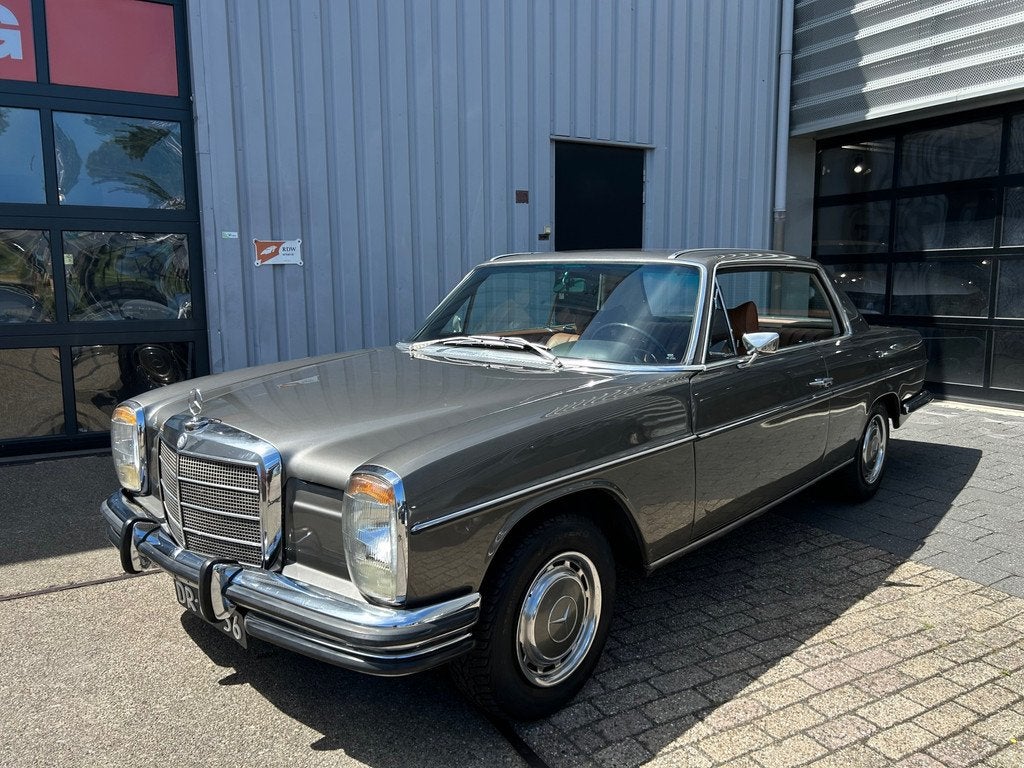 Mercedes-Benz 200-280 (W114) 250 C|Leder|Automaat|Radio, Auto's, Mercedes-Benz, Automaat, Achterwielaandrijving, Gebruikt, 2496 cc