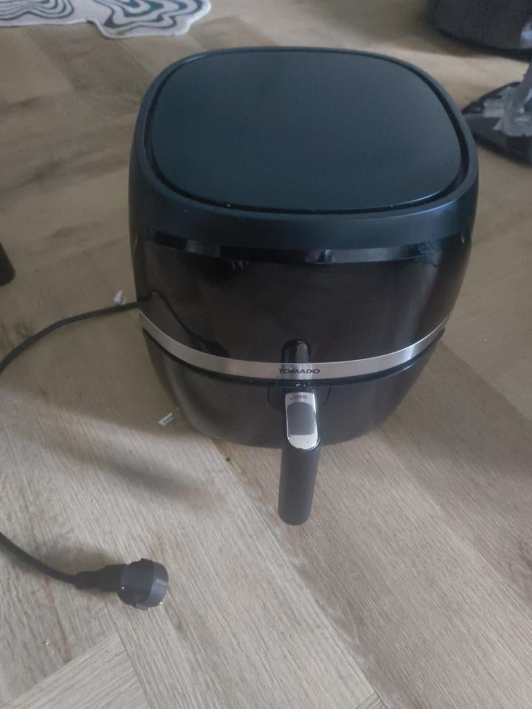 TOMADO Airfryer - Compact en Efficiënt, Ophalen of Verzenden, Zo goed als nieuw, Airfryer, 750 t/m 999 gram