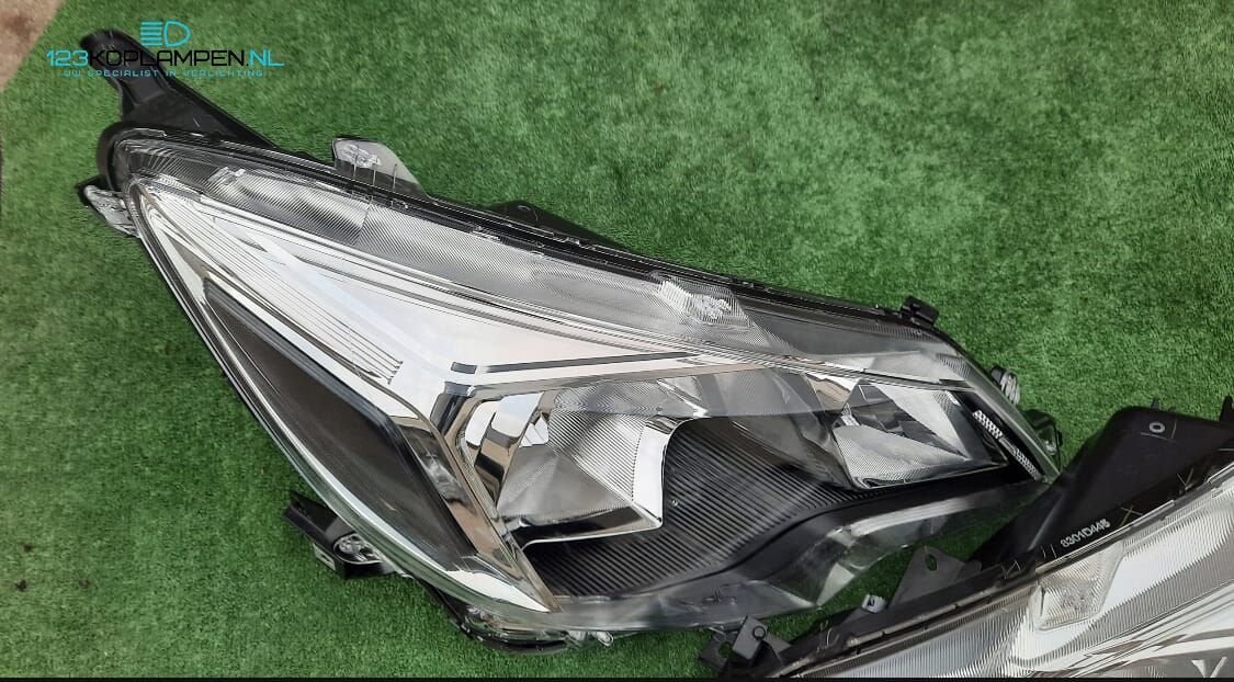 Mitsubishi Space Star koplamp links rechts, Gebruikt, -, -, Ophalen of Verzenden